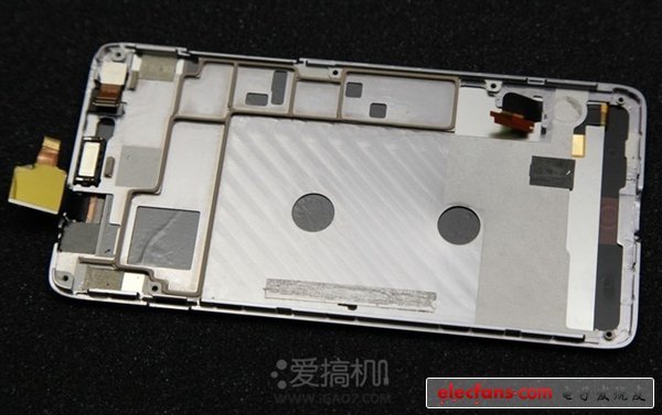 真值3456？拆開nubia Z5一探究竟